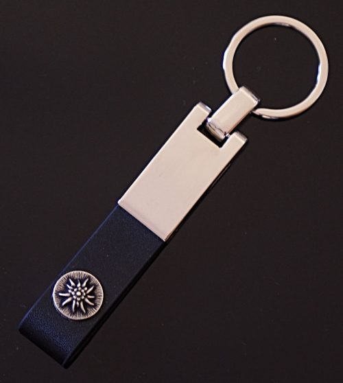 Schlüsselanhänger mit Knopf veredelt | Allgäu Deko